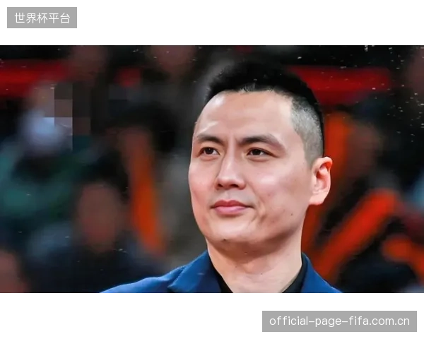总冠军上海队面临外援调整,卢伟教练需为季后赛奇兵古德温设计更核心的战术。 总冠军上海队面临外援调整,卢伟教练需为季后赛奇兵古德温设计更核心的战术。